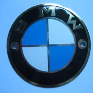 BM3A (escudo bombeado con aro plata, 60 mm diámetro)